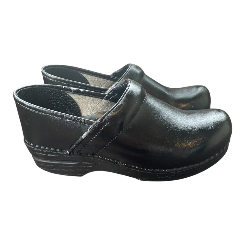 DANSKO MATTE BLACK LEATHER PROFESSIONAL HEALTHCARE SLIP ON CLOGS SZ 39 (8.5-9) - Picture 2 of 9